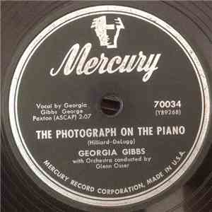 Georgia Gibbs - A Moth And A Flame / The Photograph On The Piano