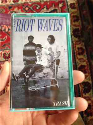 Riot Waves - Trash