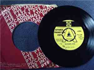 Shirley Abicair - So Goes Love / Carnival