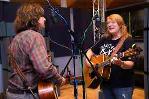 Indigo Girls - Folkadelphia Session 4​/​12​/​2015