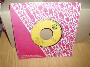 Sandie Shaw - Puppet On A String