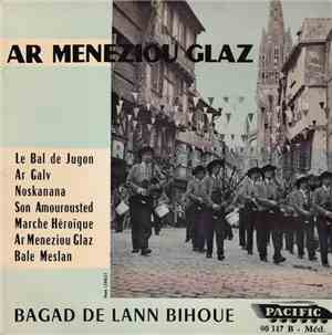 Bagad De Lann Bihoue - Ar Meneziou Glaz