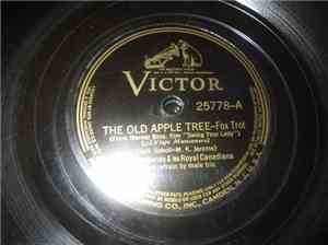 Guy Lombardo And His Royal Canadians - The Old Apple Tree / In The Neighbor ...