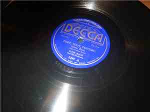 Clyde McCoy And His Orchestra - Toot Toot Tootsie! / Doo Wacka Doo