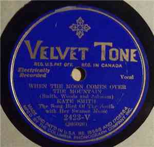 Kate Smith  - When The Moon Comes Over The Mountain / Makin' Faces At The M ...