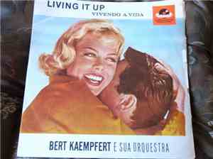 Bert Kaempfert & His Orchestra - Living It Up / Vivendo A Vida