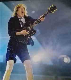 AC/DC - T.N.T In Paris